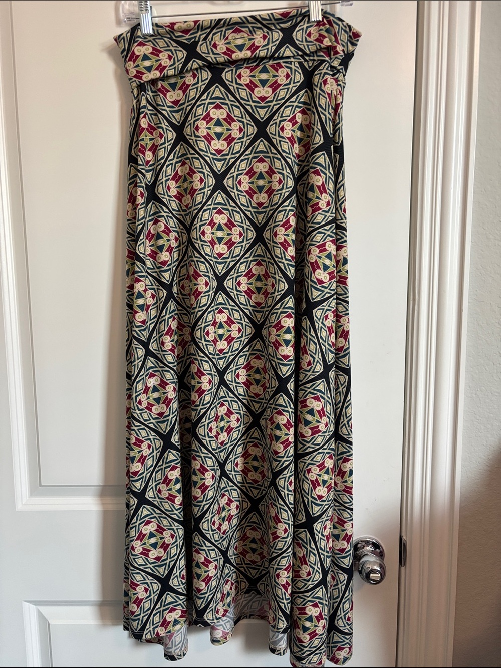 LuLaRoe Maxi Skirt in Black, Cream and Red Geometric Medallion. Size Small